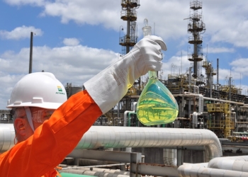 Petrobras vai produzir BioQAV e diesel 100% renovável em Cubatão