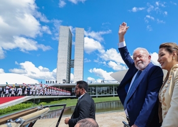 Lula cumpre promessas e revoga decretos de Bolsonaro