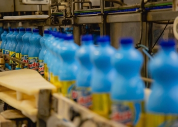 Raymundo da Fonte, que produz a água sanitária Brilux, é a nova dona da Candura