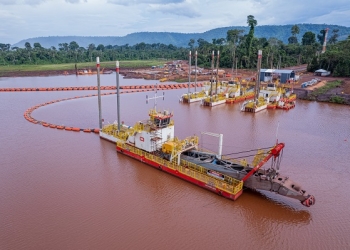 Dragas elétricas na barragem do Gelado da Vale