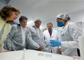 Governador durante visita ao Senai Cimatec