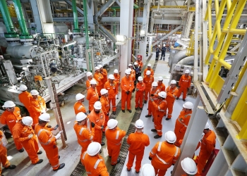 Construção de plataforma de petróleo