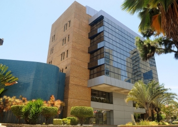 Fachada da sede da Fieb: entidade comemora Dia da Indústria