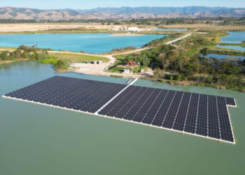 Grupo AB Areias inaugura primeira usina solar flutuante em lago de mineração do País