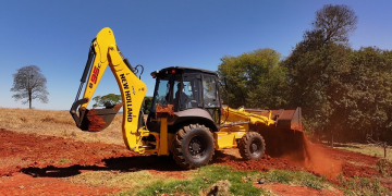 Retroescavadeira modelo B95C da New Holland