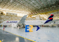 Latam revela primeiro Embraer E195-E2 que operará no Brasil a partir do 4º trimestre 17 Latam