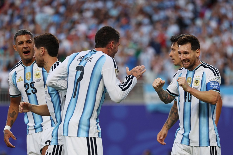 Messi faz história na estreia da Argentina e iguala maior artilheiro das Copas 1 Messi