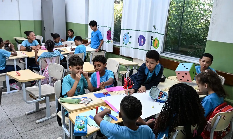 Governo fixa em R$5,1 mil novo piso nacional do magistério 1 educação