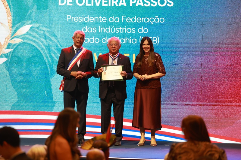 Presidente da Fieb é condecorado com a Ordem 2 de Julho 1 Carlos Henrique