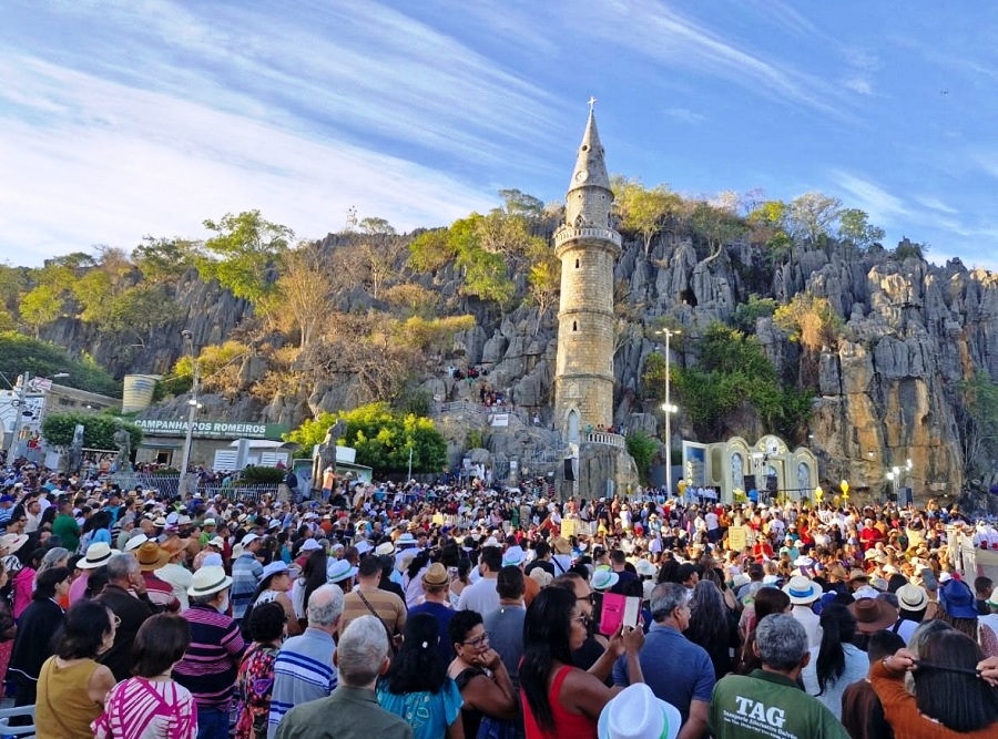 Bom Jesus da Lapa: a fé move montanhas e movimenta milhões 1 Lapa
