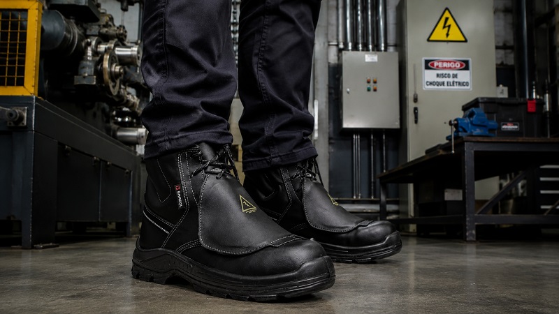 Nova geração de botas industriais aposta em conforto sem abrir mão da proteção 1 Manobreiro-Titan