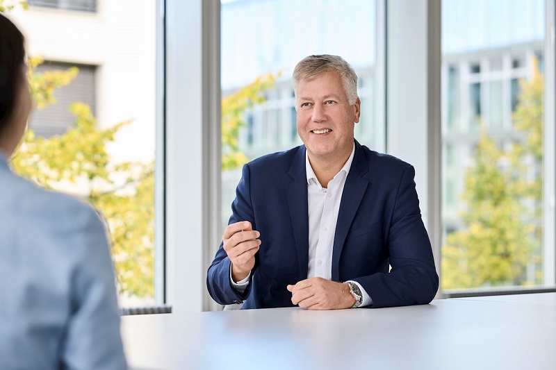 ABB tem avanço de 28% nos pedidos do 2T26 1 Morten Wierod