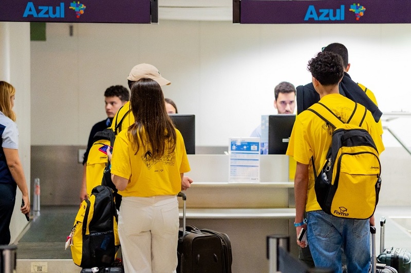 Turismo estudantil em alta: Azul transporta mais de 30 mil jovens para Porto Seguro 1 azul
