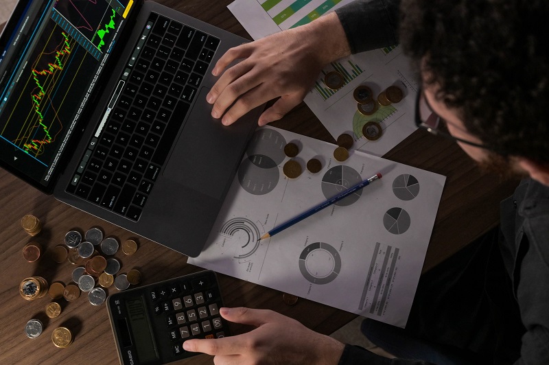 Indústria ganha fôlego, mas impostos e juros altos ainda travam a recuperação 1 indústria finanças